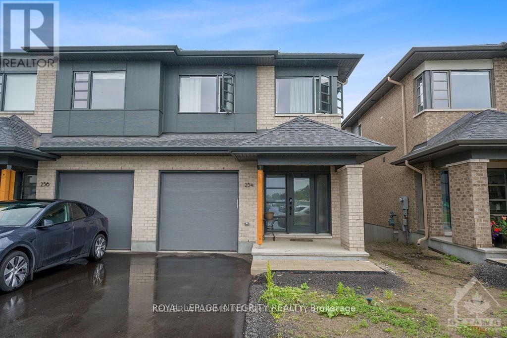 254 SHUTTLEWORTH DRIVE, Ottawa, Ontario
