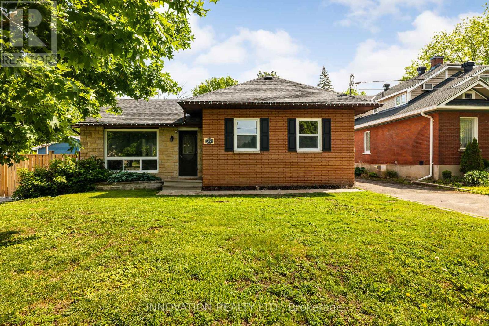 75 WILSON STREET W, Perth, Ontario