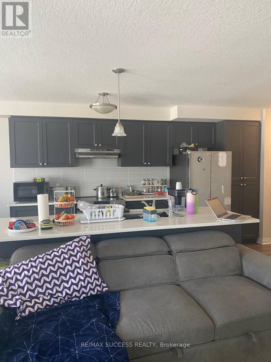 80 Progress Crescent, Kitchener, Ontario  N2R 0R7 - Photo 3 - X13083002