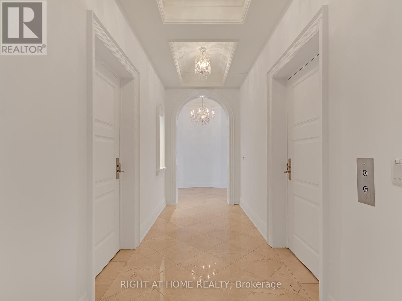 LPH19 - 2095 LAKE SHORE BOULEVARD W, Toronto, Ontario