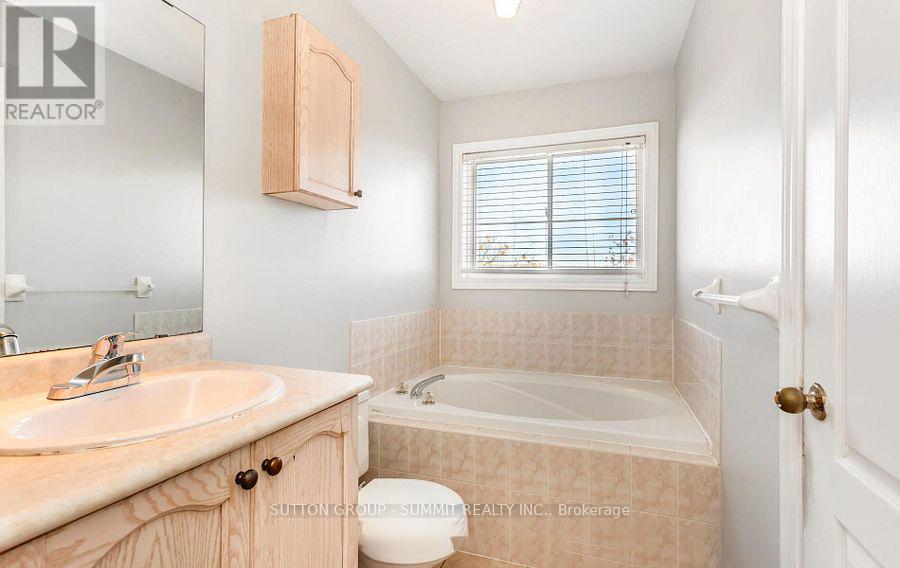 3330 Fountain Park Avenue, Mississauga, Ontario  L5M 7E2 - Photo 15 - W13442648