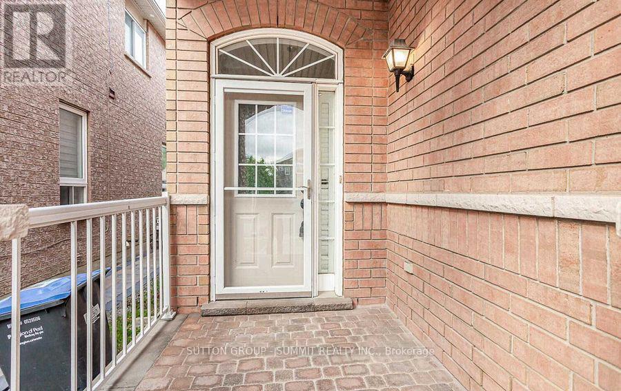 3330 Fountain Park Avenue, Mississauga, Ontario  L5M 7E2 - Photo 2 - W13442648