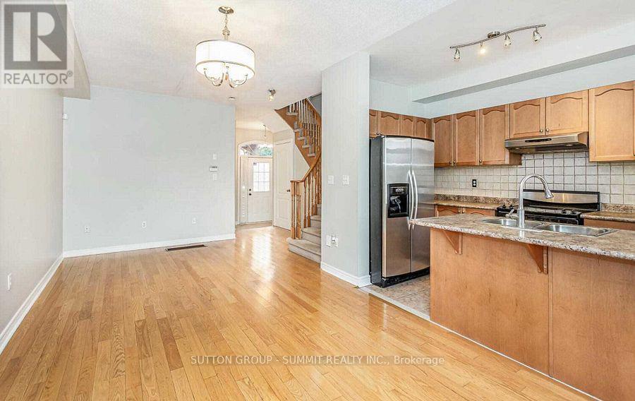 3330 Fountain Park Avenue, Mississauga, Ontario  L5M 7E2 - Photo 4 - W13442648