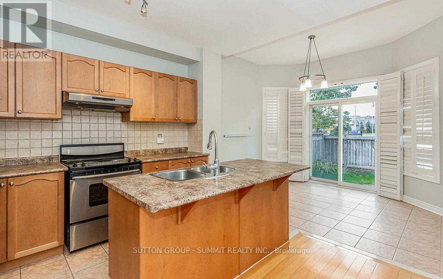3330 Fountain Park Avenue, Mississauga, Ontario  L5M 7E2 - Photo 7 - W13442648