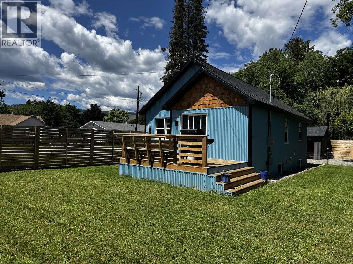 987 Kettle River Drive, Grand Forks, British Columbia  V0H 1H0 - Photo 5 - 10380784