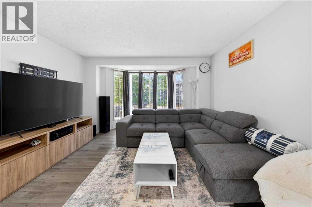6979 Laguna Way NE, Calgary, Alberta  T1Y 6W5 - Photo 6 - A2316513