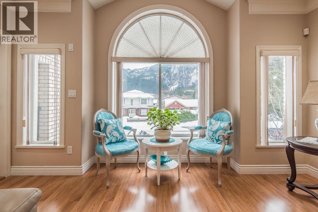 37979 Fifth Avenue, Squamish, British Columbia  V8B 0A6 - Photo 5 - R3135369