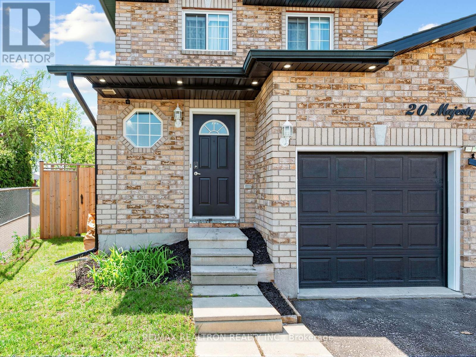 20 Majesty Boulevard, Barrie, Ontario  L4M 7K3 - Photo 3 - S13442712