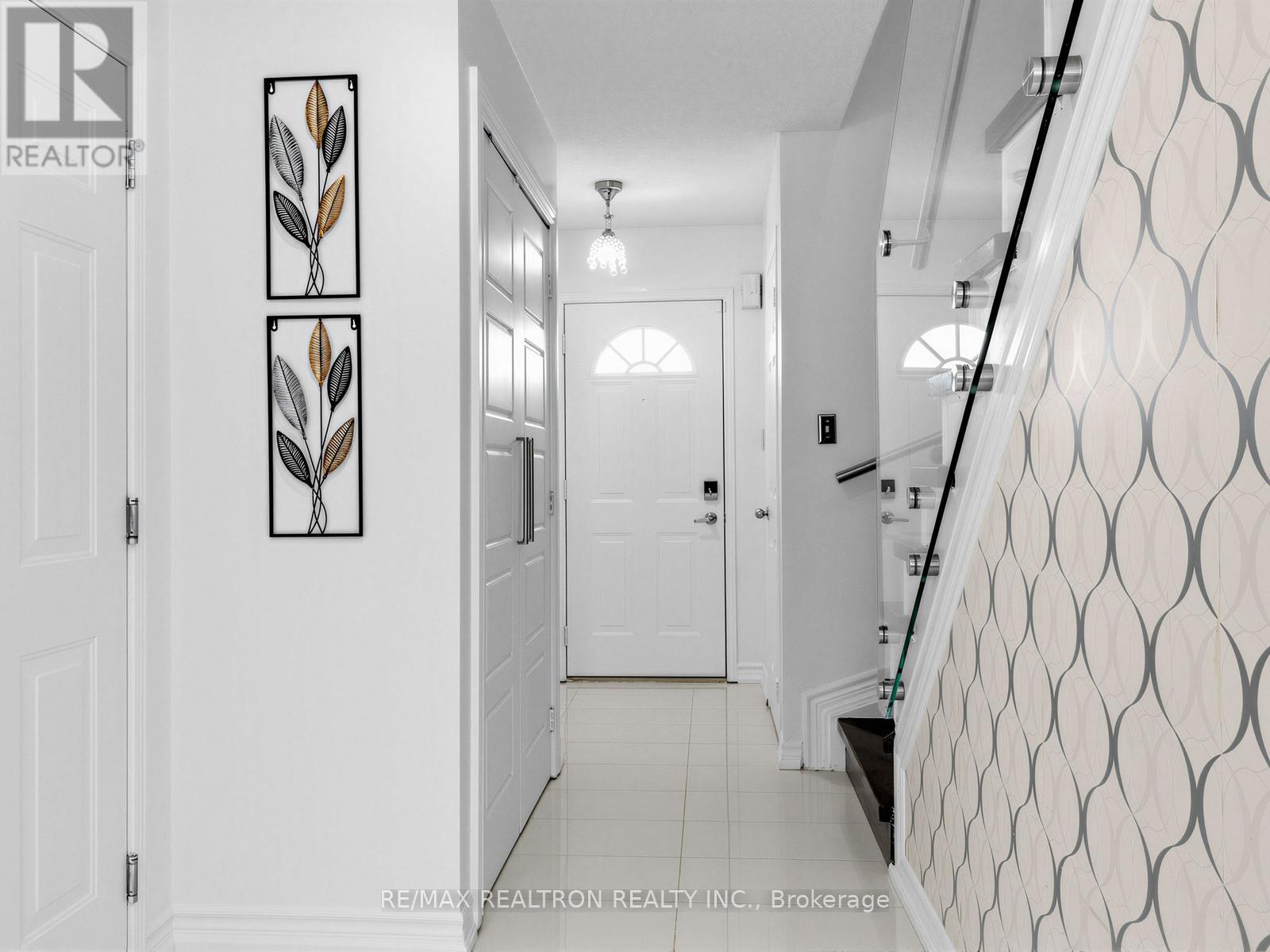 20 Majesty Boulevard, Barrie, Ontario  L4M 7K3 - Photo 4 - S13442712