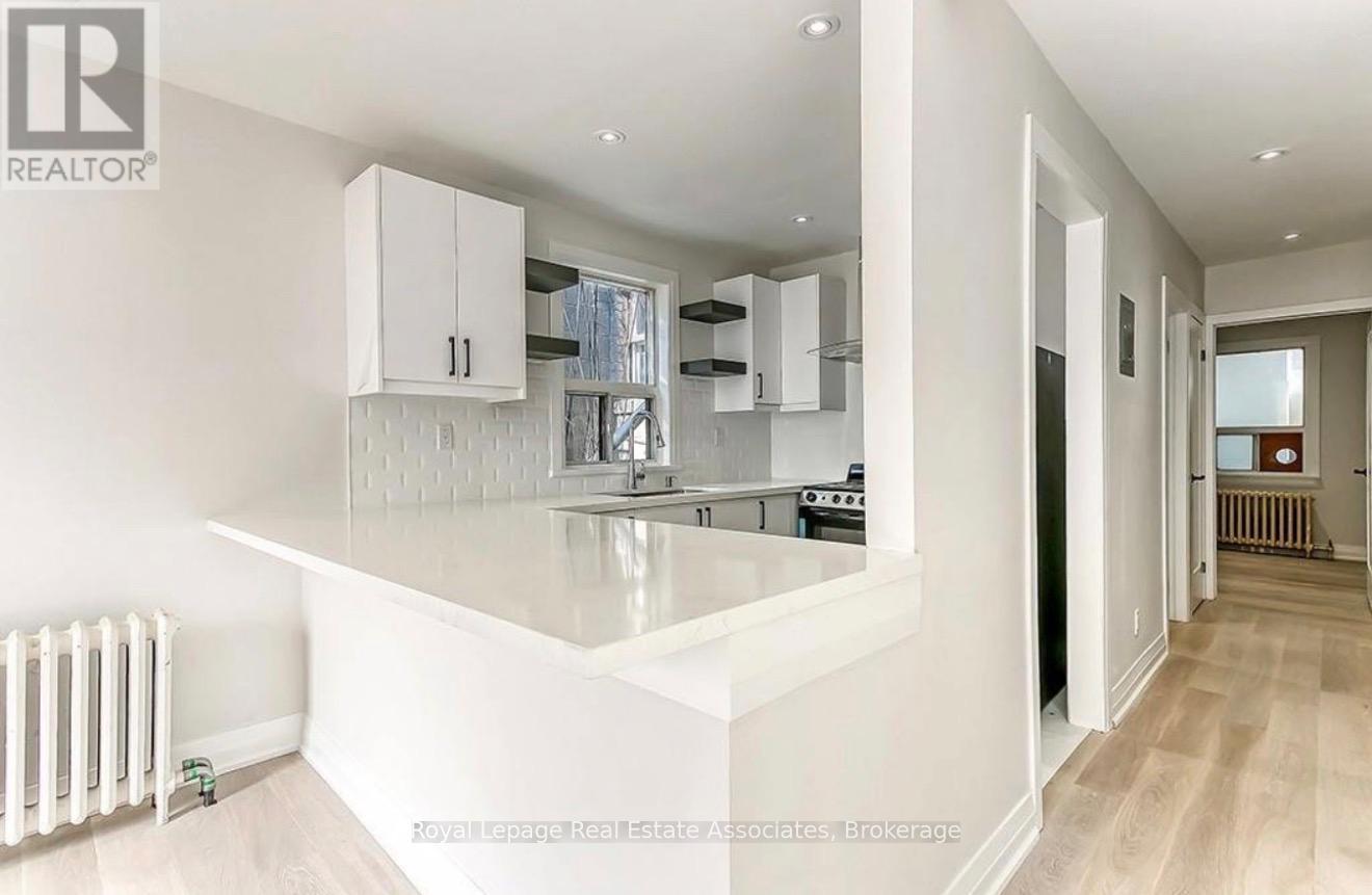 237 Lakeshore Road E, Mississauga, Ontario L5G 1G8 - Photo 10 - W13442710