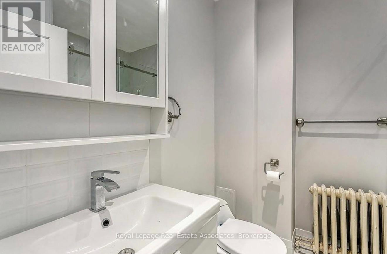237 Lakeshore Road E, Mississauga, Ontario L5G 1G8 - Photo 4 - W13442710