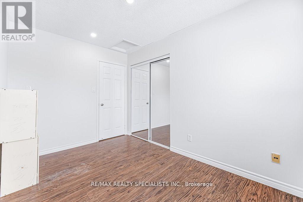 3 Mullis Crescent, Brampton, Ontario  L6Y 4T3 - Photo 10 - W13442730