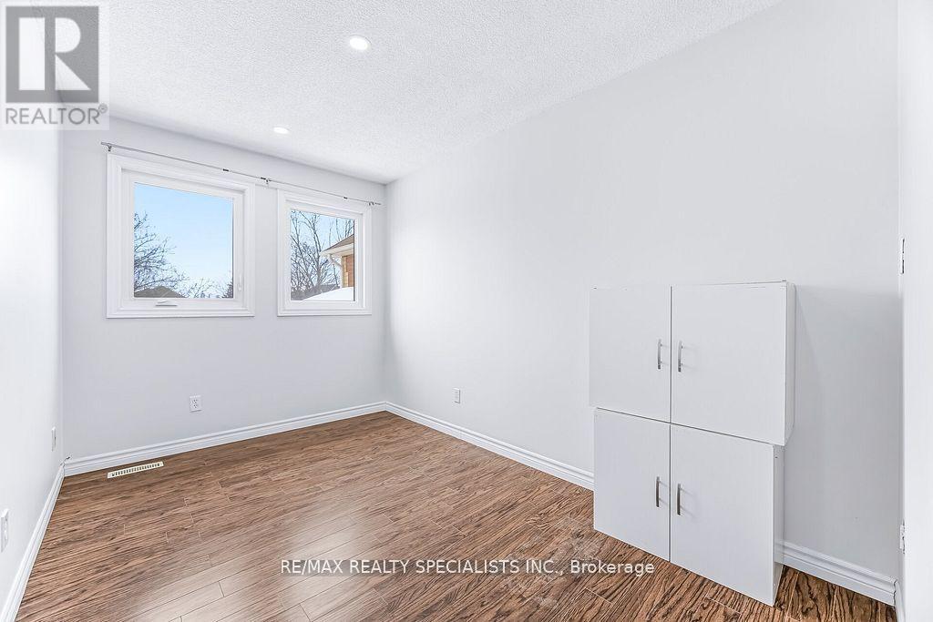 3 Mullis Crescent, Brampton, Ontario  L6Y 4T3 - Photo 11 - W13442730