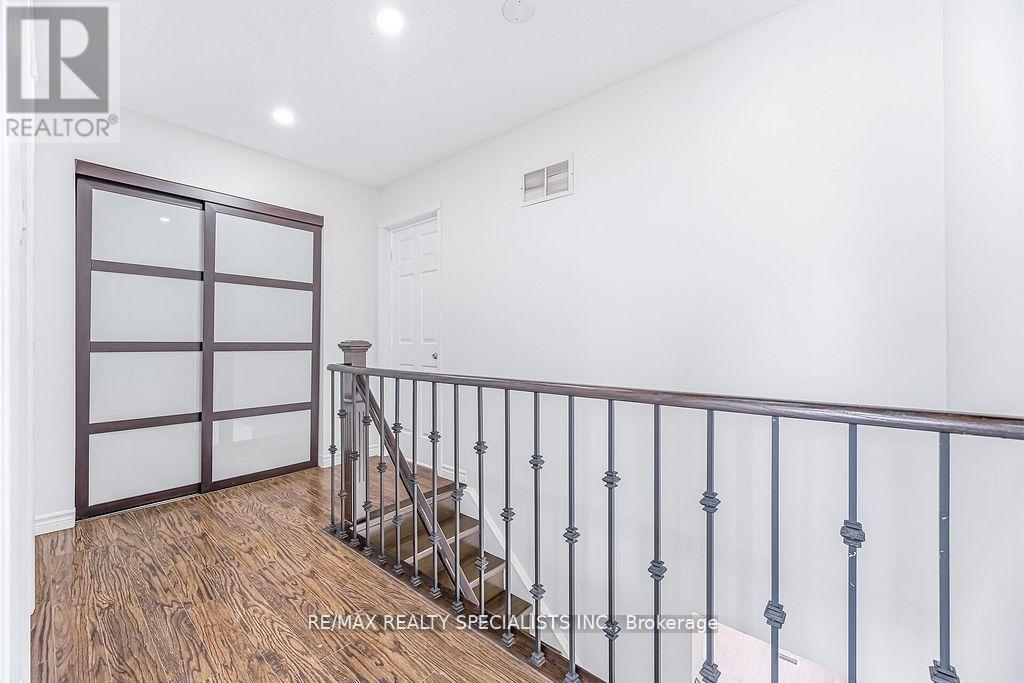 3 Mullis Crescent, Brampton, Ontario  L6Y 4T3 - Photo 15 - W13442730