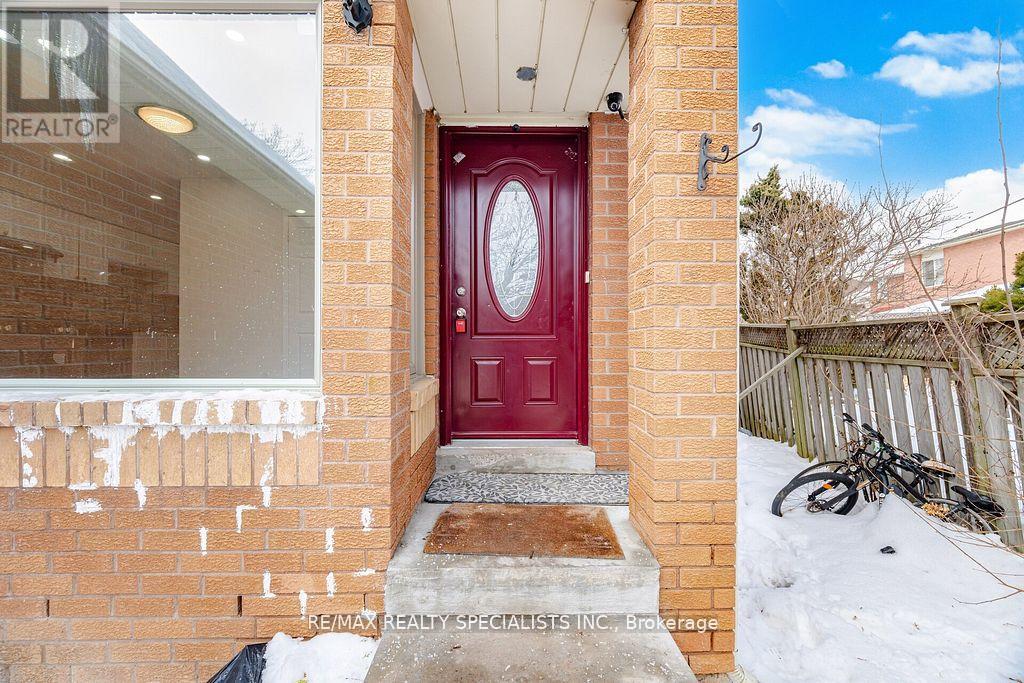 3 Mullis Crescent, Brampton, Ontario  L6Y 4T3 - Photo 6 - W13442730