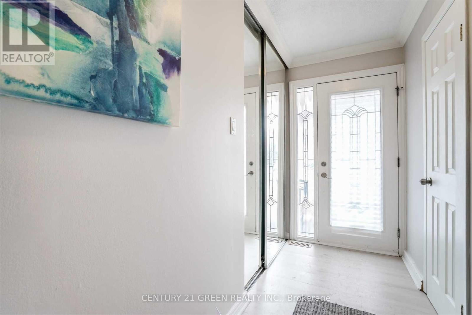 750 Queensbridge Drive, Mississauga, Ontario  L5C 3X2 - Photo 13 - W13442736