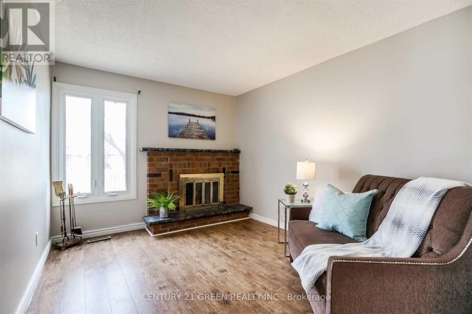 750 Queensbridge Drive, Mississauga, Ontario  L5C 3X2 - Photo 16 - W13442736
