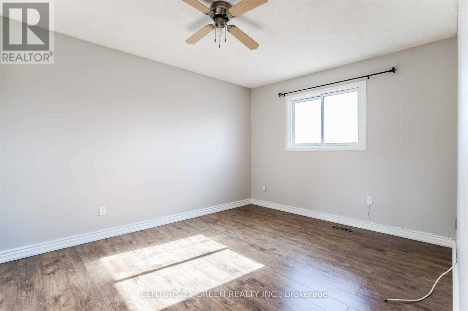 750 Queensbridge Drive, Mississauga, Ontario  L5C 3X2 - Photo 6 - W13442736