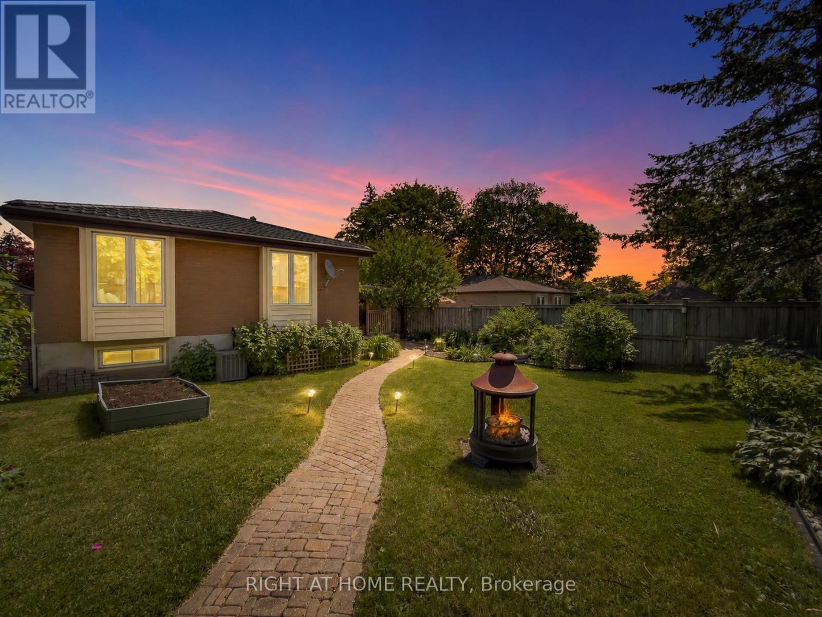 1324 Bodley Road, Mississauga, Ontario  L5J 3W9 - Photo 2 - W13442744