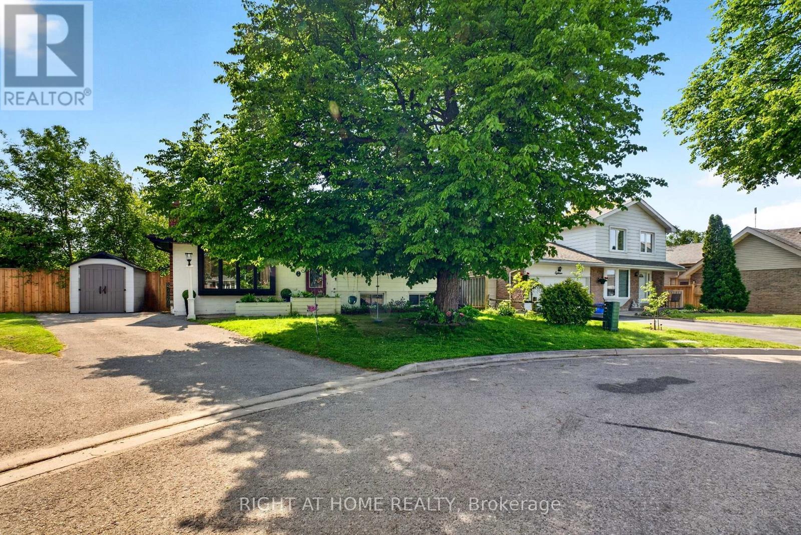 20 Cardiff Court, Whitby, Ontario L1N 5N9 - Photo 2 - E13434122