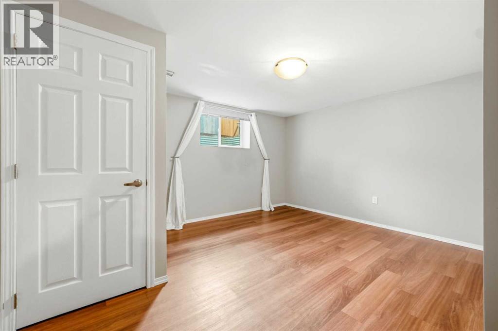 217 Woodvale Bay Sw, Calgary, Alberta  T2W 3L4 - Photo 31 - A2317749