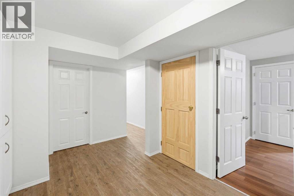 217 Woodvale Bay Sw, Calgary, Alberta  T2W 3L4 - Photo 29 - A2317749