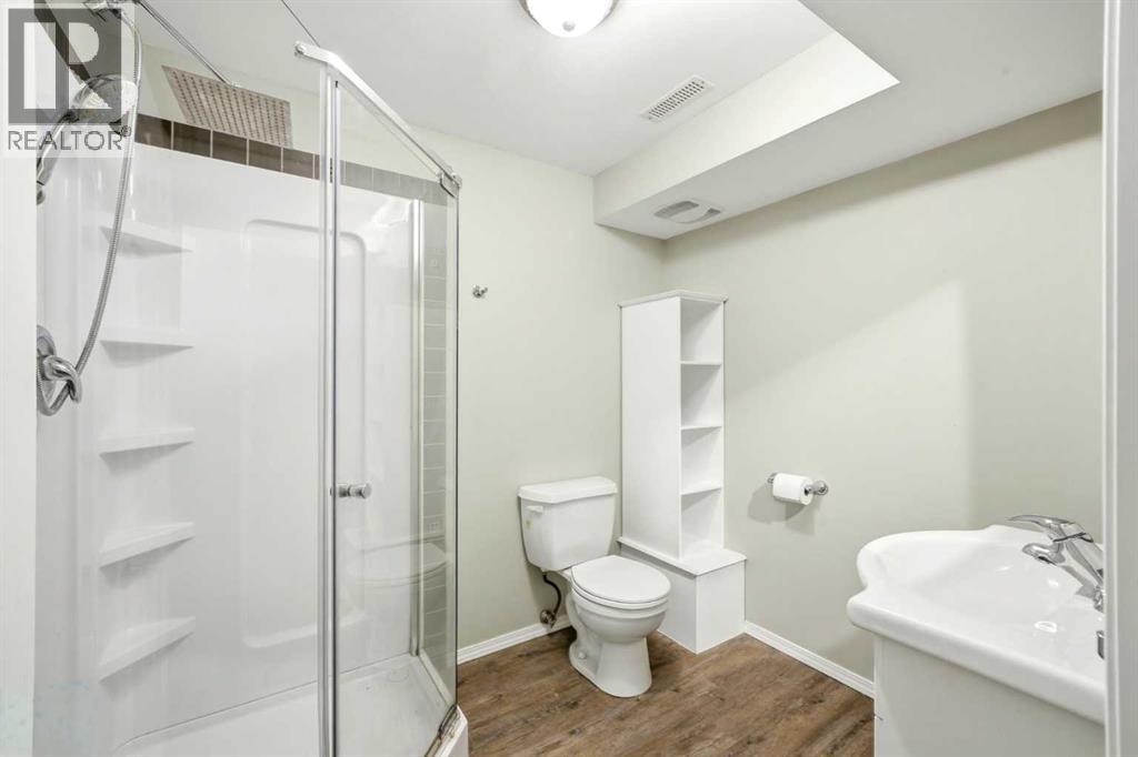 217 Woodvale Bay Sw, Calgary, Alberta  T2W 3L4 - Photo 33 - A2317749