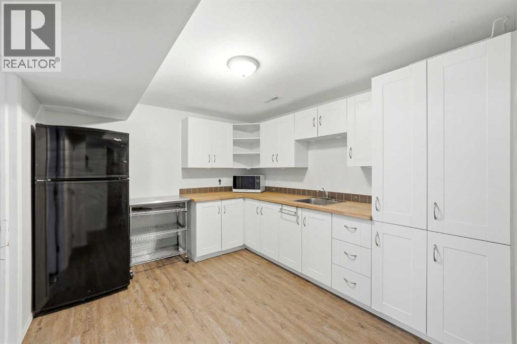 217 Woodvale Bay Sw, Calgary, Alberta  T2W 3L4 - Photo 28 - A2317749