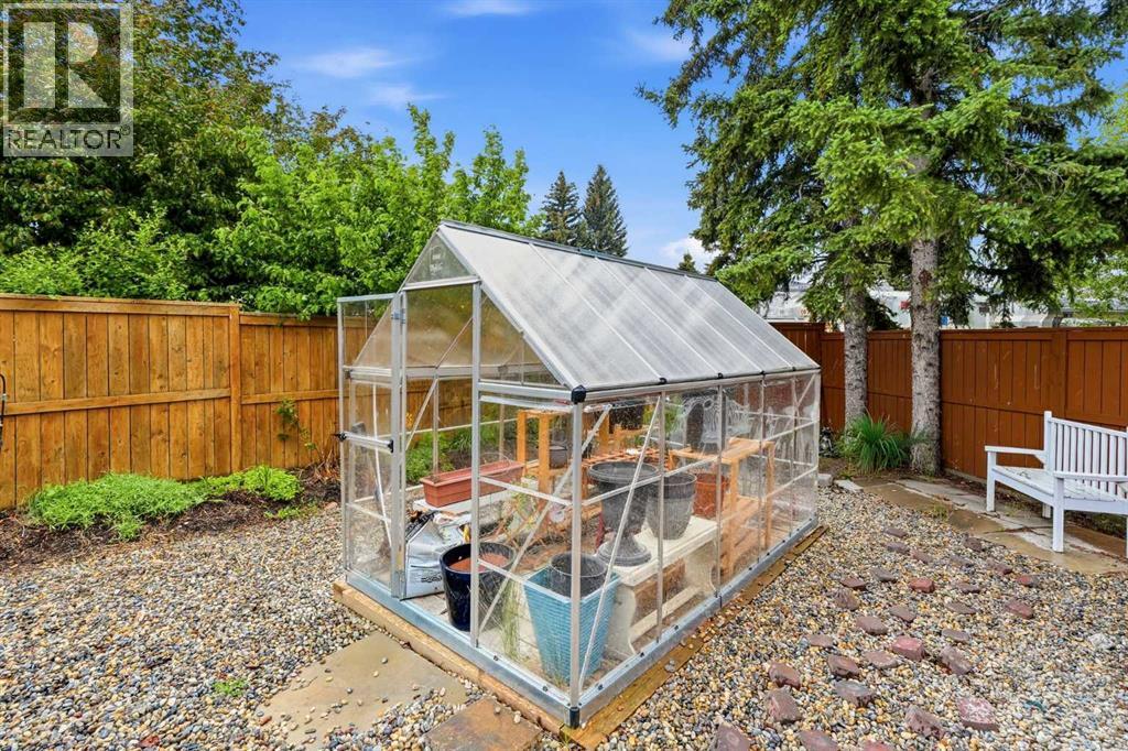217 Woodvale Bay Sw, Calgary, Alberta  T2W 3L4 - Photo 38 - A2317749