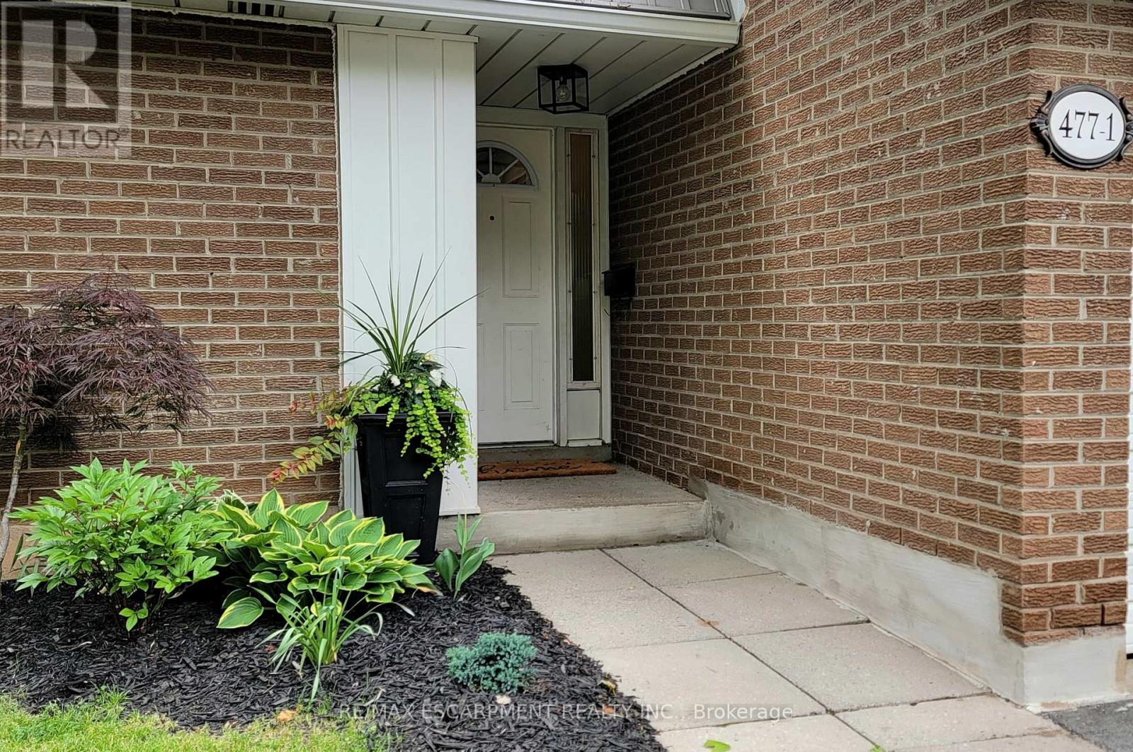 1 - 477 Woodview Road, Burlington, Ontario L7N 2Z9 - Photo 3 - W13070536