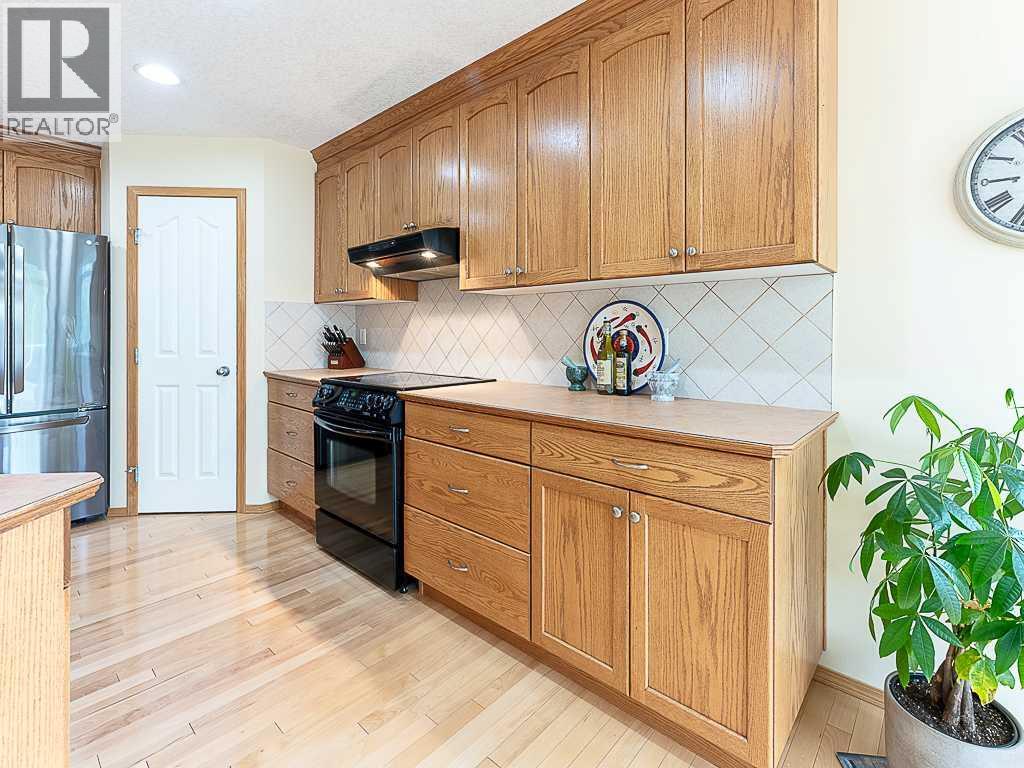 143 Cougarstone Square SW, Calgary, Alberta  T3H 5J4 - Photo 9 - A2318077