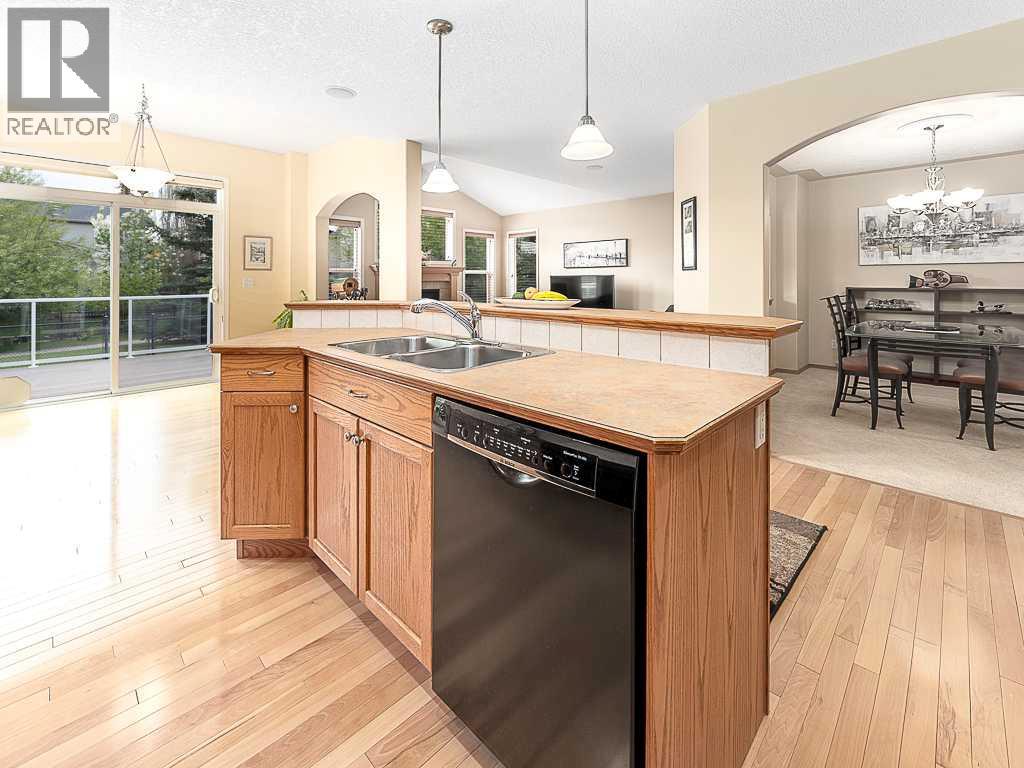 143 Cougarstone Square SW, Calgary, Alberta  T3H 5J4 - Photo 10 - A2318077
