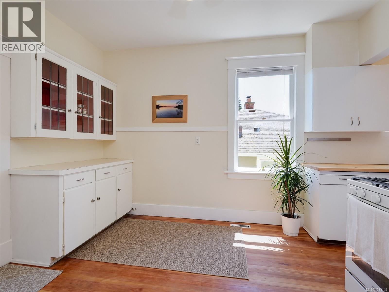 2623 Mt. Stephen Ave, Victoria, British Columbia  V8T 3L5 - Photo 10 - 1039119