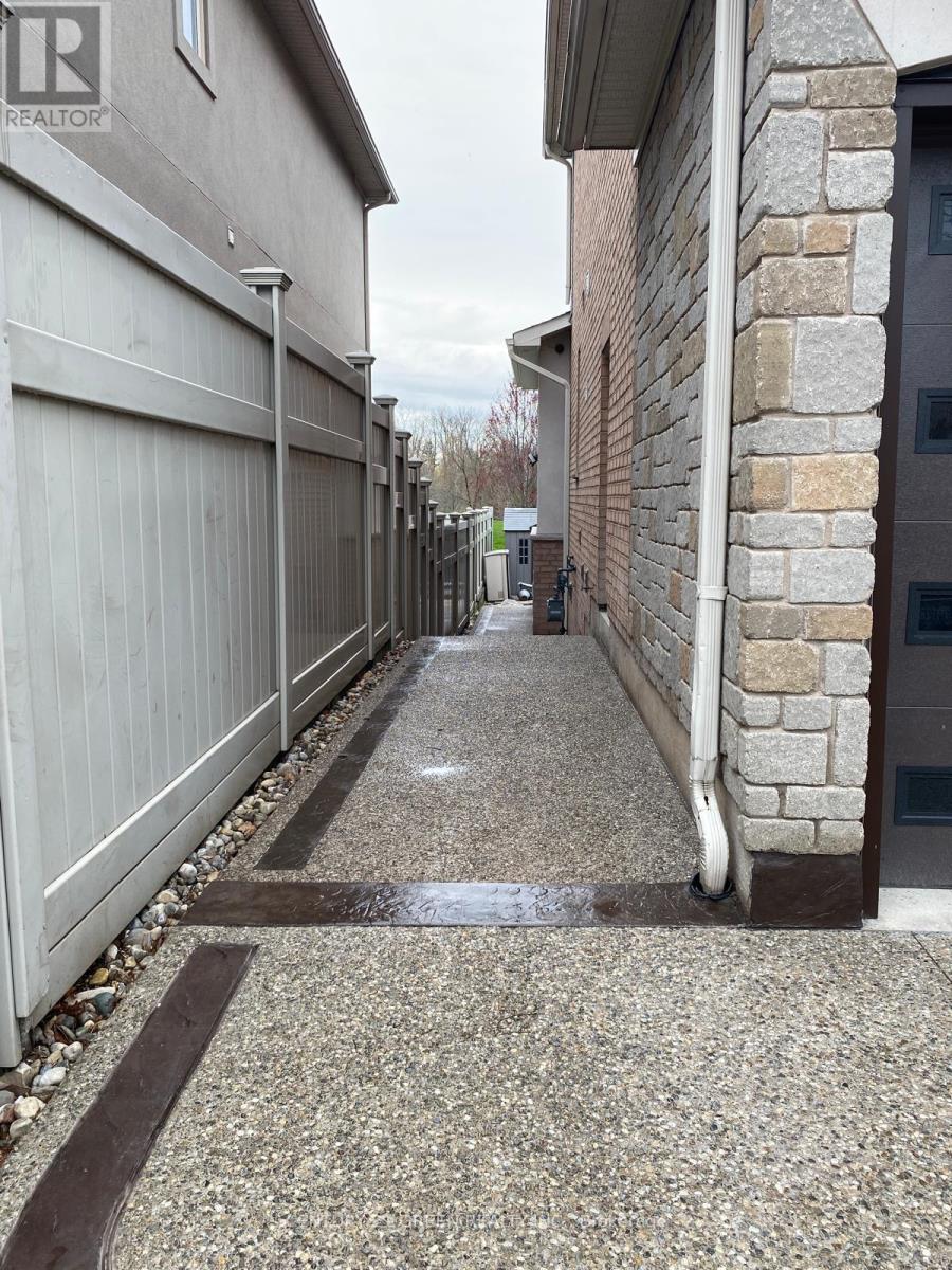Bsmt - 137 Spring Azure Crescent, Oakville, Ontario  L6L 6V8 - Photo 2 - W13442776