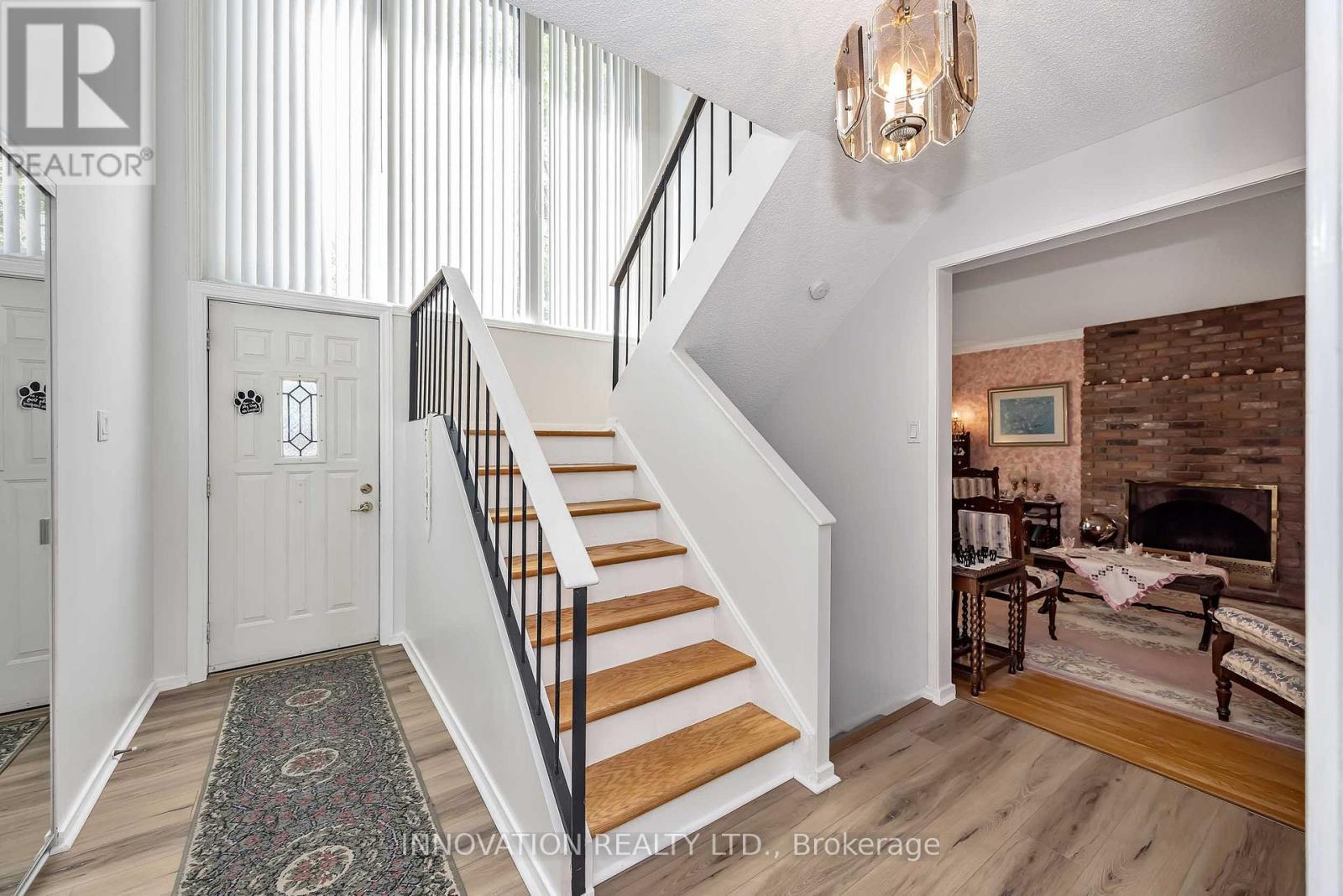 8 Sandwell Crescent, Ottawa, Ontario K2K 1V3 - Photo 3 - X13442832