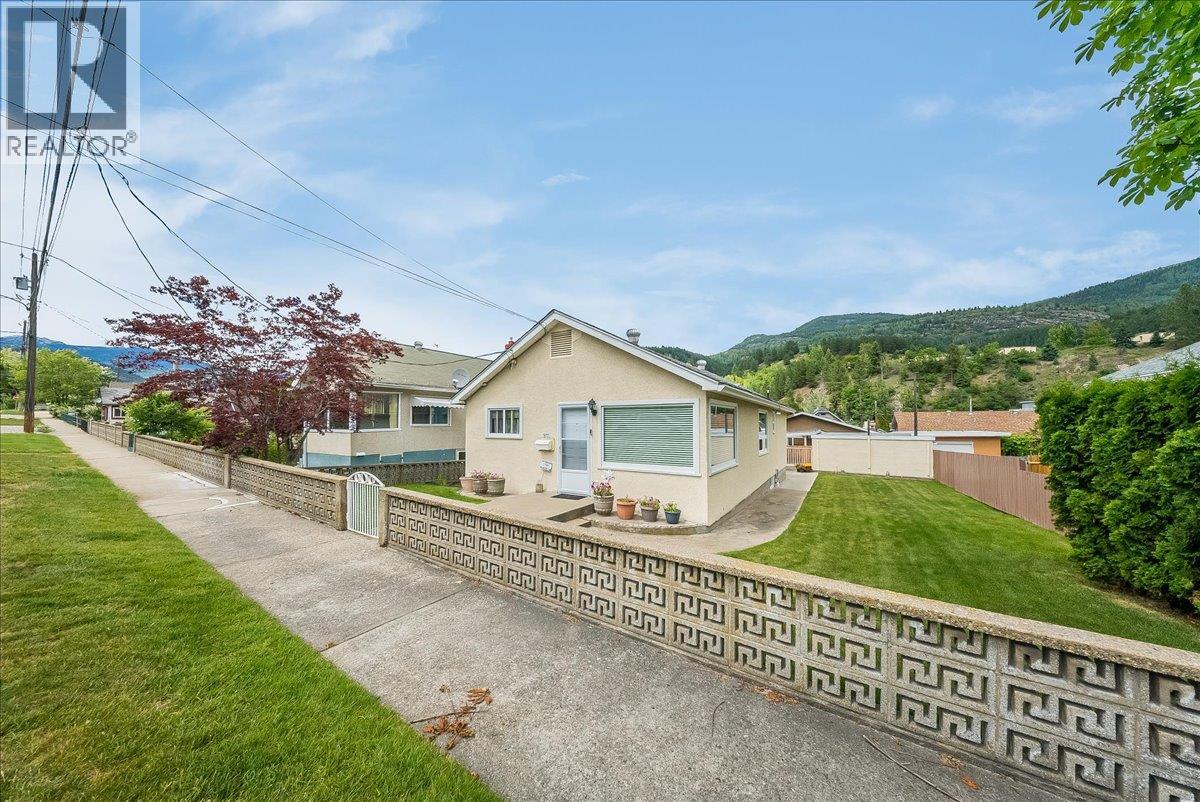 1817 Fourth Avenue, Trail, British Columbia  V1R 1T2 - Photo 1 - 10391228