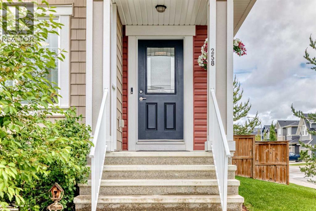 258 Fireside Drive, Cochrane, Alberta  T4C 2L6 - Photo 3 - A2320815