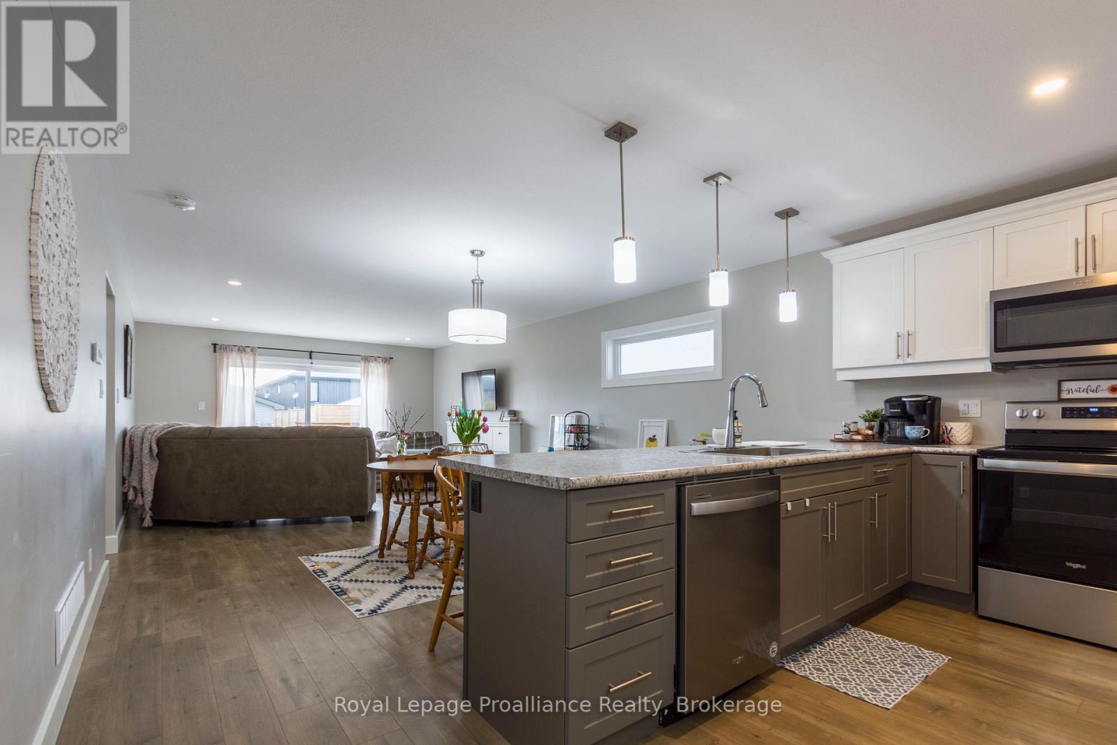 92 Meagan Lane, Quinte West, Ontario  K0K 2C0 - Photo 4 - X13442854