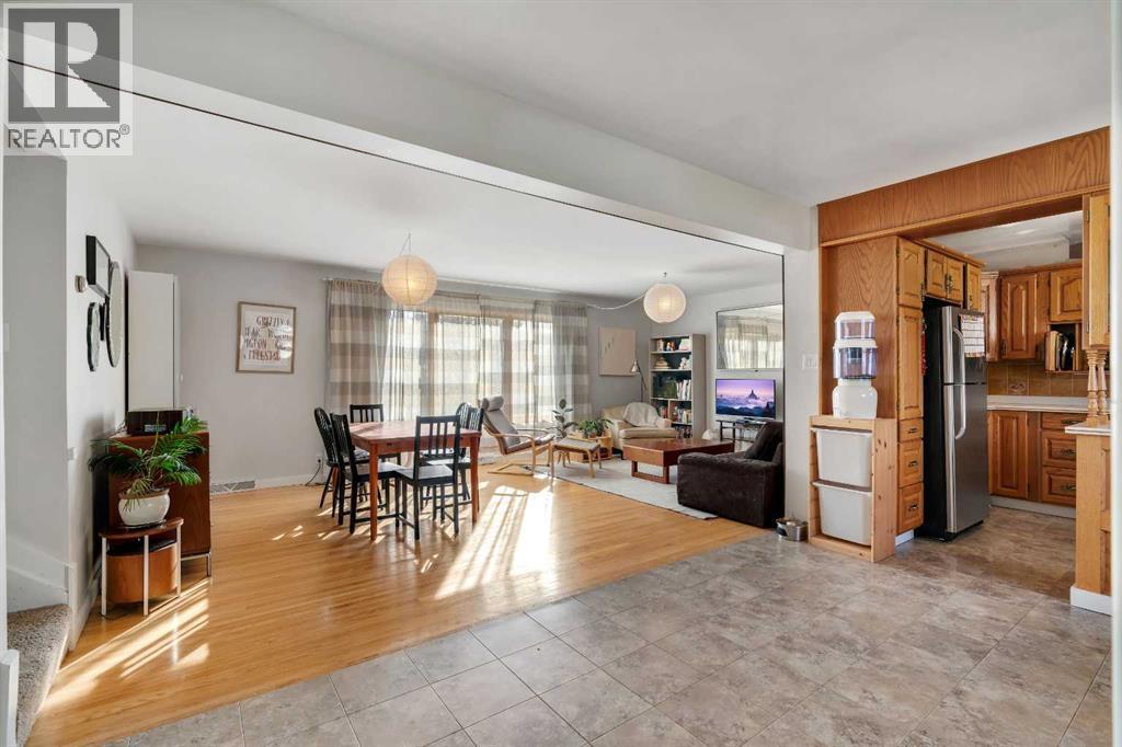 3507 35 Avenue SW, Calgary, Alberta  T3E 1A2 - Photo 3 - A2320059
