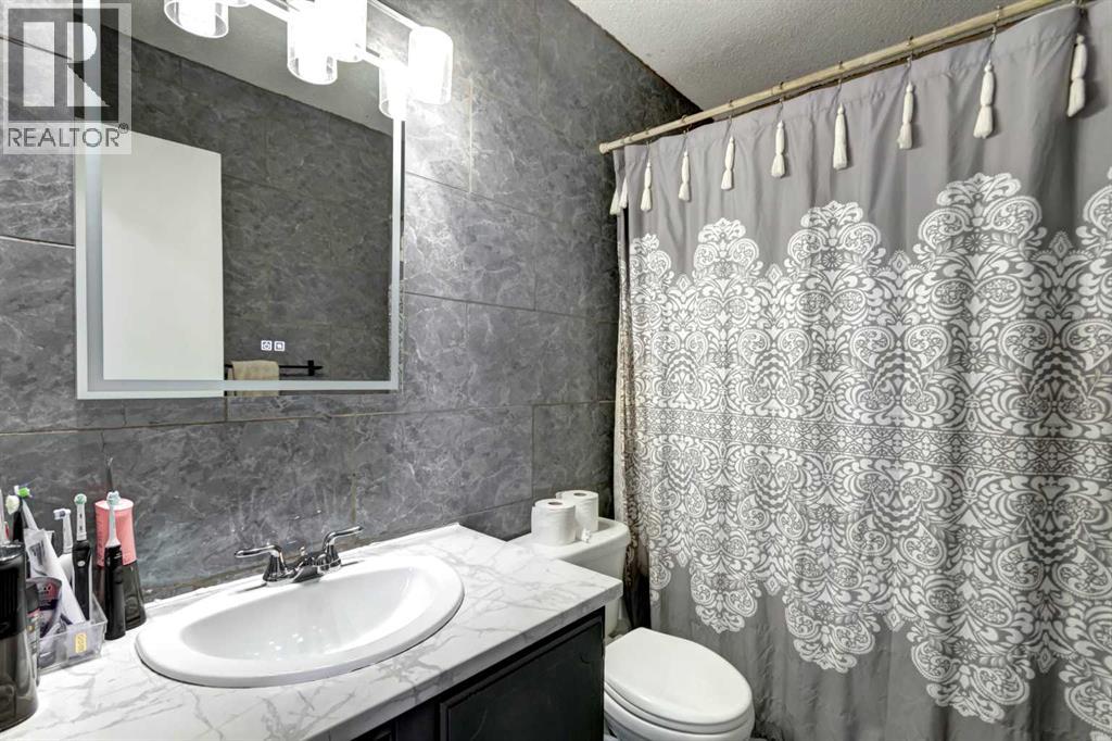 131 Dovertree Place SE, Calgary, Alberta  T2B 2K3 - Photo 17 - A2319028
