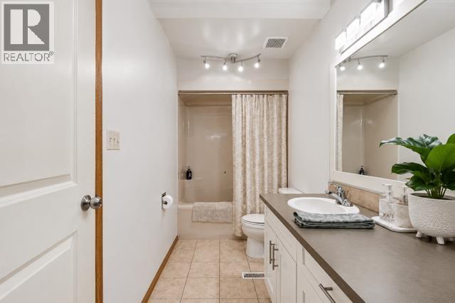 65 Woodpath Terrace Sw, Calgary, Alberta  T2W 5Z5 - Photo 30 - A2320982