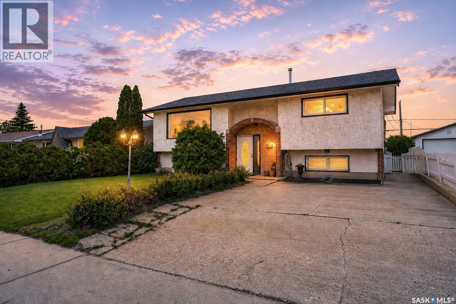 1319 Stadacona STREET W, Moose Jaw, Saskatchewan
