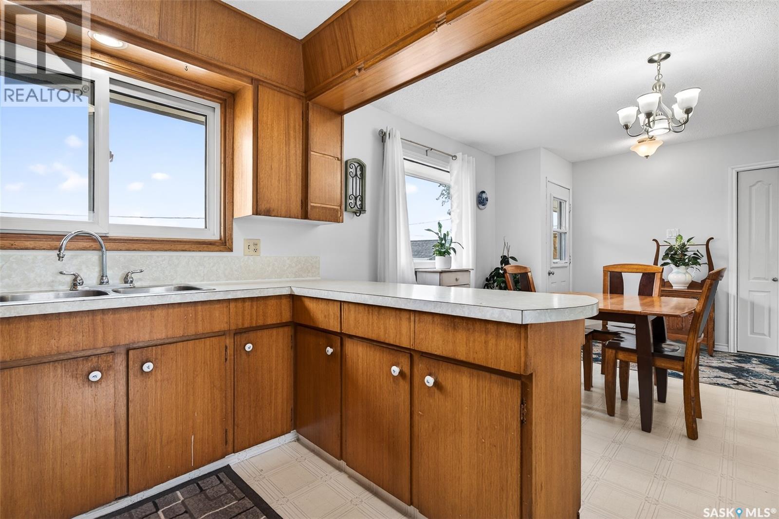 1319 Stadacona Street W, Moose Jaw, Saskatchewan  S6H 6M9 - Photo 13 - SK039373