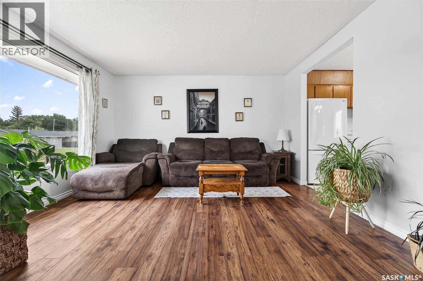 1319 Stadacona Street W, Moose Jaw, Saskatchewan  S6H 6M9 - Photo 4 - SK039373