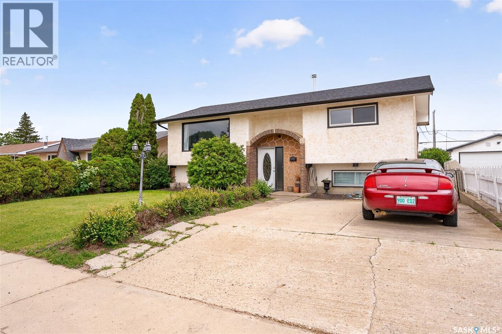 1319 Stadacona Street W, Moose Jaw, Saskatchewan  S6H 6M9 - Photo 52 - SK039373