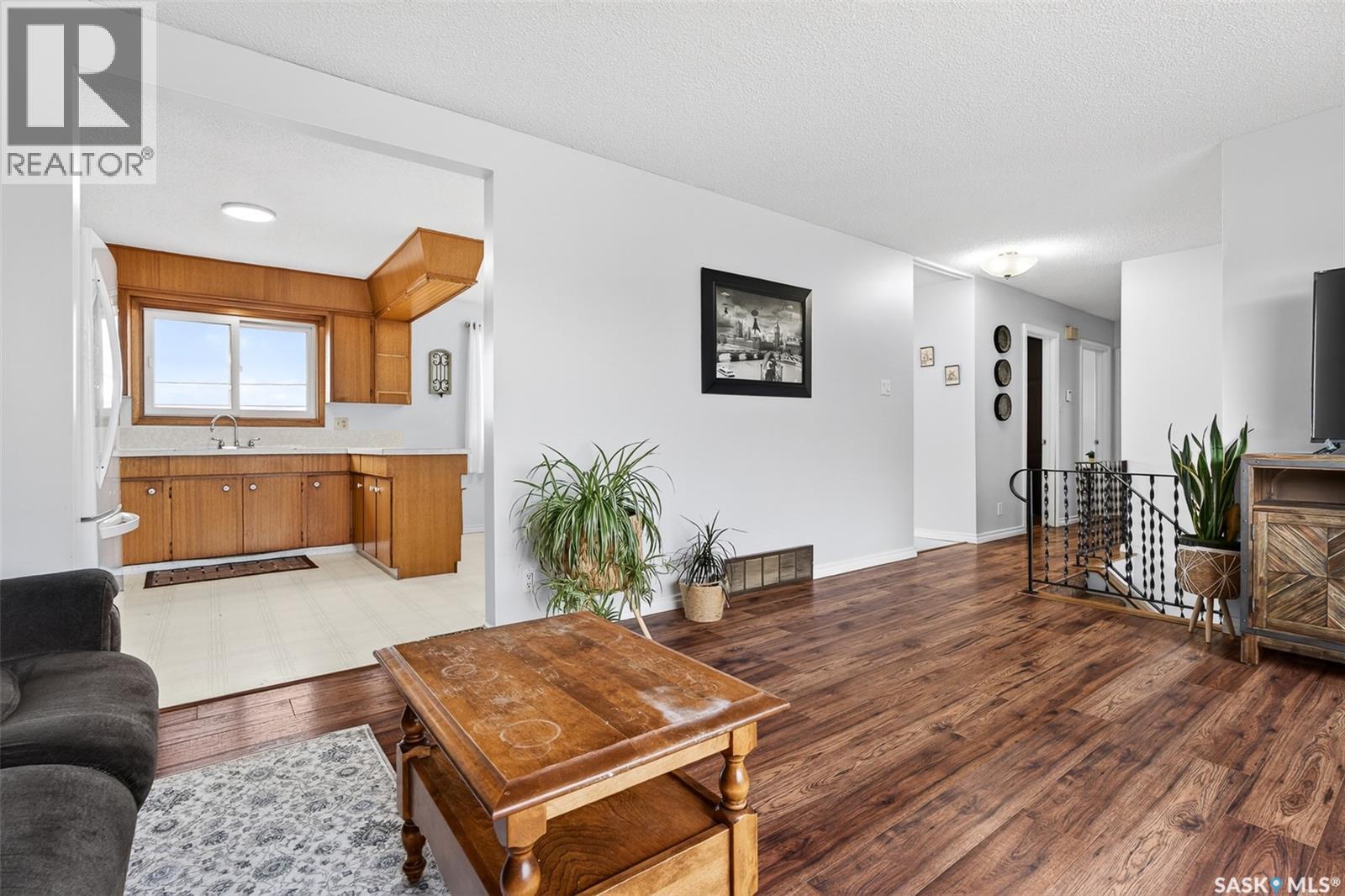 1319 Stadacona Street W, Moose Jaw, Saskatchewan  S6H 6M9 - Photo 6 - SK039373