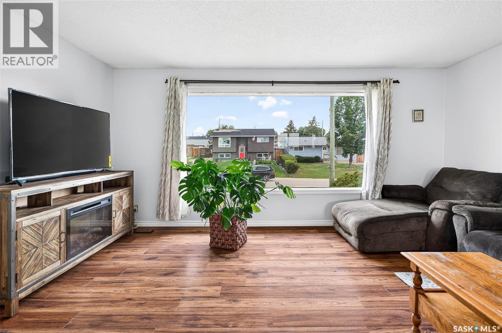 1319 Stadacona Street W, Moose Jaw, Saskatchewan  S6H 6M9 - Photo 8 - SK039373