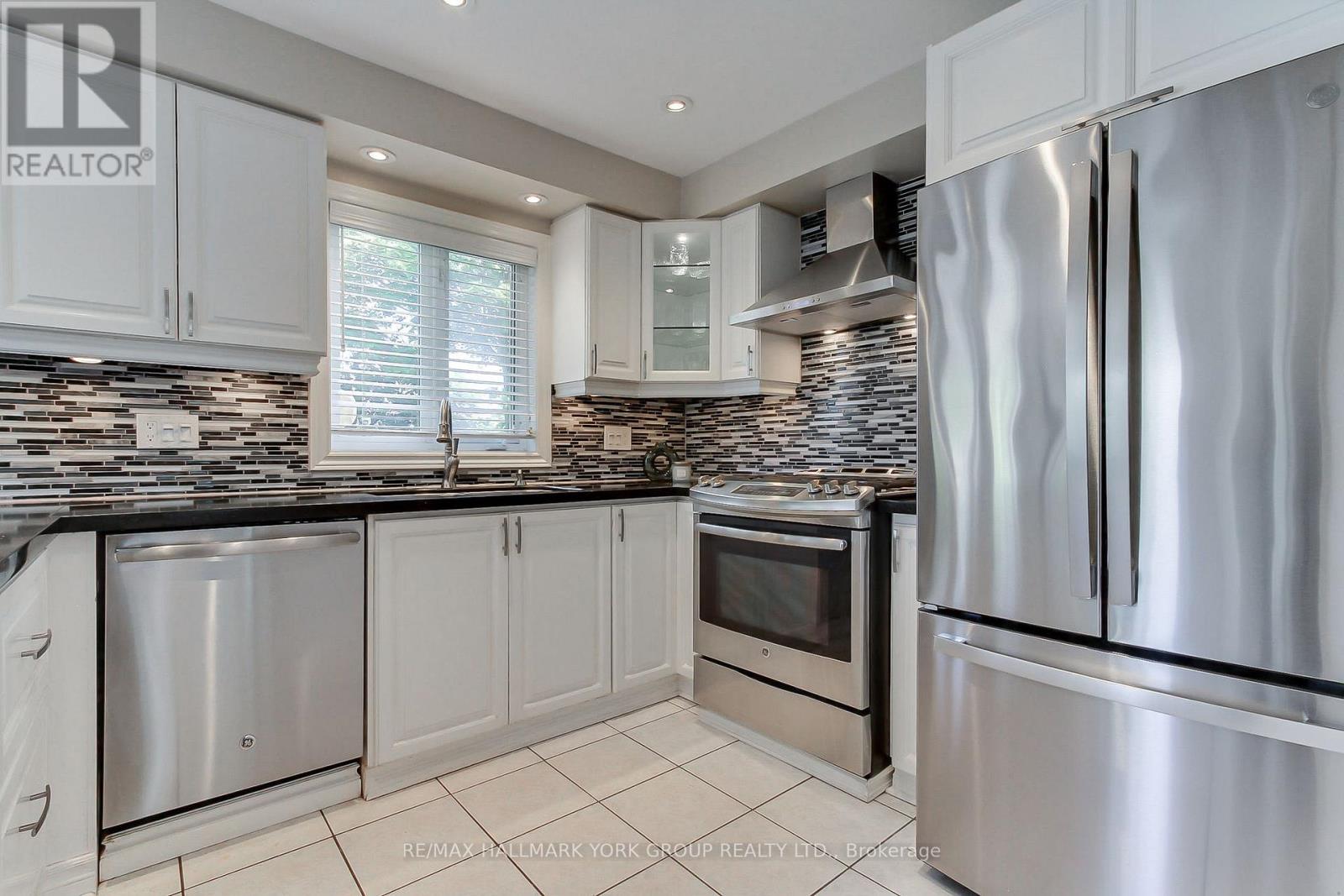 571 Goodyear Crescent, Newmarket, Ontario  L3Y 8L2 - Photo 18 - N13442876