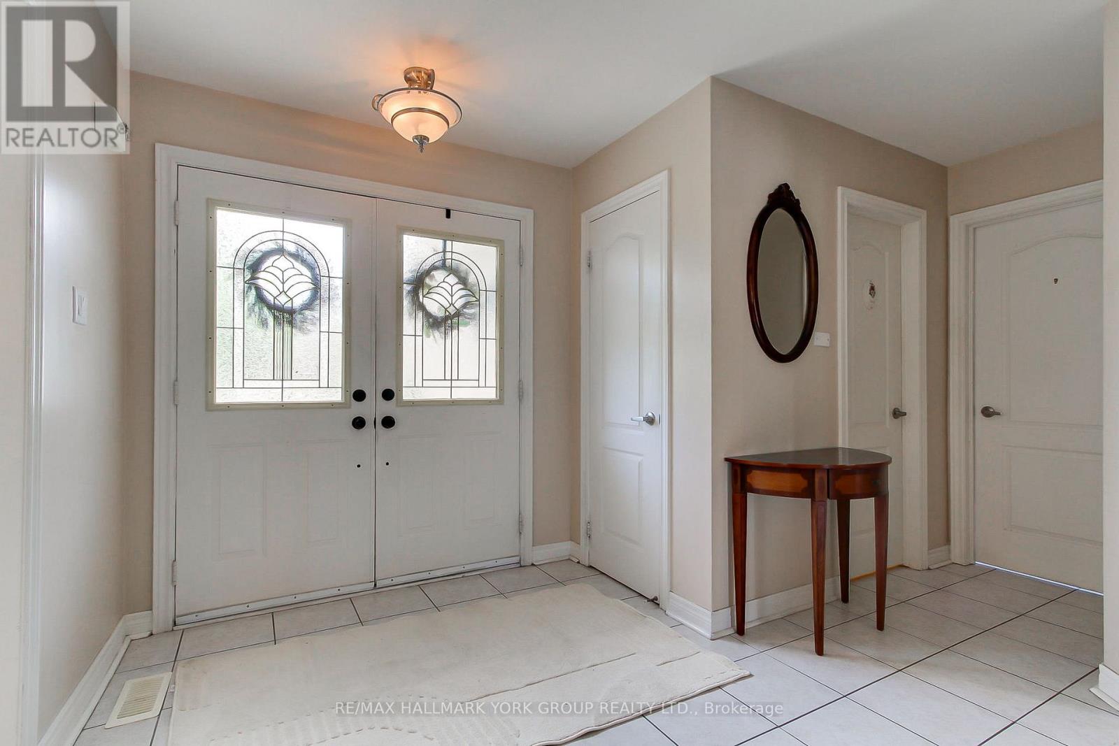 571 Goodyear Crescent, Newmarket, Ontario  L3Y 8L2 - Photo 9 - N13442876