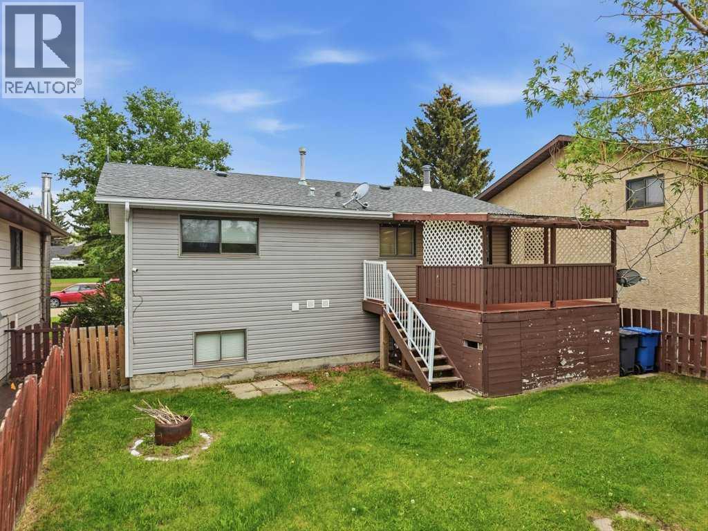 102 Denovan Crescent, Red Deer, Alberta  T4R 1W2 - Photo 5 - A2319787